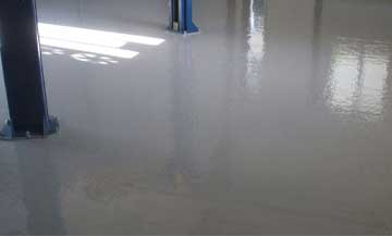 white textured epoxy floor in a commercial autoshop
